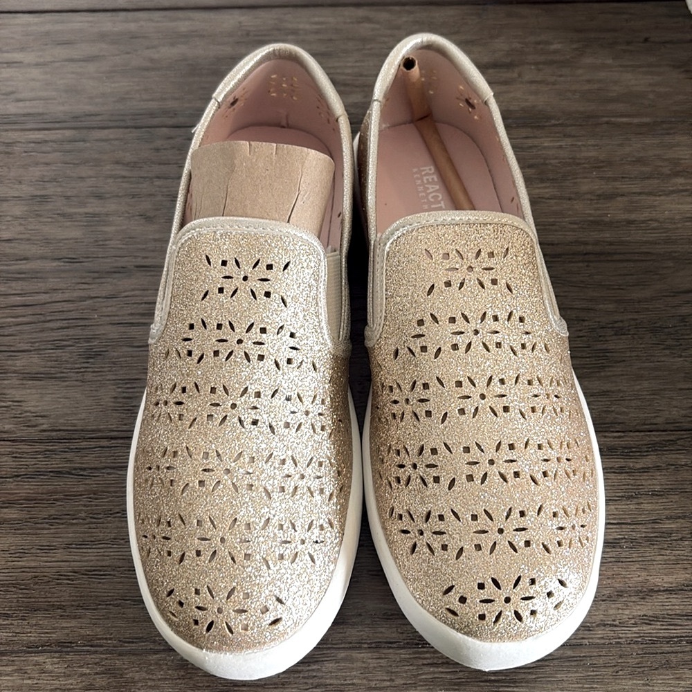 NIB [Kenneth Cole] Reaction Gold Shimmer Slip On Starburst Sneaker Women's Sz 5 - Picture 7 of 13